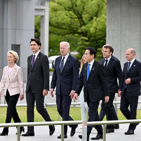 Rishi Sunak, Ursula von der Leyen, Justin Trudeau, Joe Biden, Fumio Kishida, Emmanuel Macron und Olaf Scholz beim G7-Treffen in Hiroshima. (Foto: picture-alliance / Reportdienste, picture alliance / ASSOCIATED PRESS | Kenny Holston)