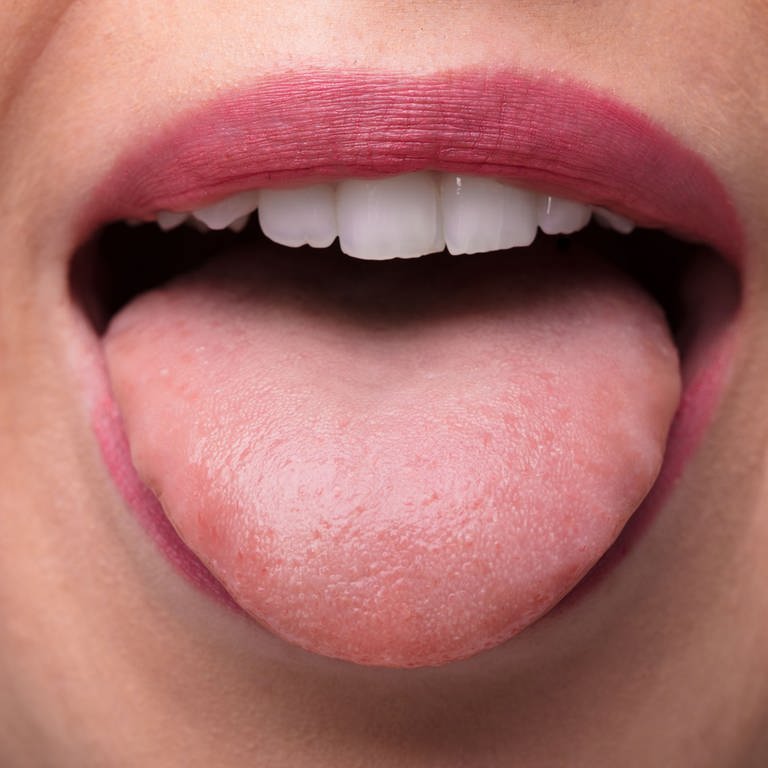 Woman Showing Tongue model released, Symbolfoto, (Foto: IMAGO, Panthermedia)