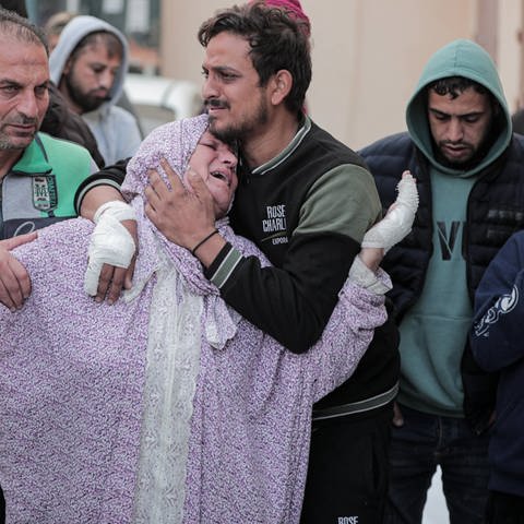 Palästinenser trauern (Foto: IMAGO, IMAGO / ZUMA Wire)