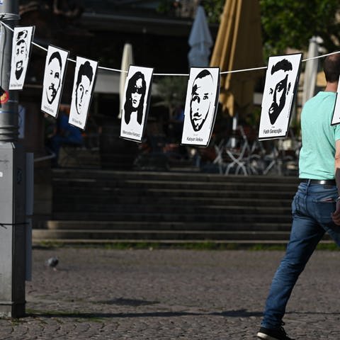 Bilder der Opfer des Anschlags von Hanau (Foto: picture-alliance / Reportdienste, picture alliance/dpa | Arne Dedert)