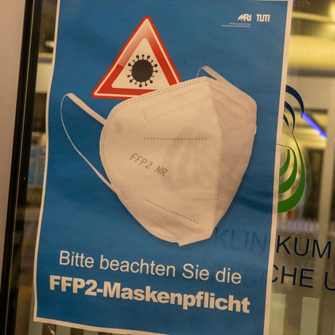 Maskenpflicht im Krankenhaus (Foto: dpa Bildfunk, picture alliance/dpa | Peter Kneffel)