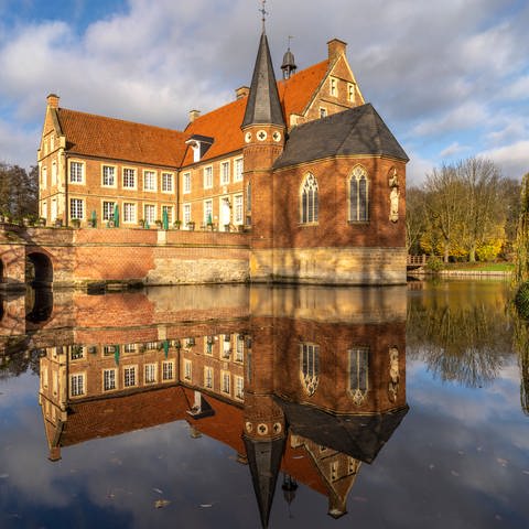 Burg Hülshoff, Havixbeck, Münsterland, Nordrhein-Westfalen, Deutschland (Foto: IMAGO, Imago, Peter Schickert)
