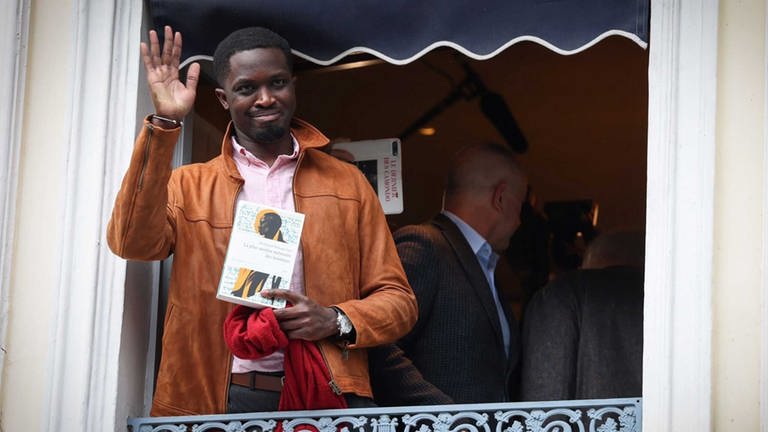 Mohamed Mbougar Sarr, Gewinner des Prix Goncourt 2021 (Foto: picture-alliance / Reportdienste, picture alliance/dpa/MAXPPP | Fred Dugit)