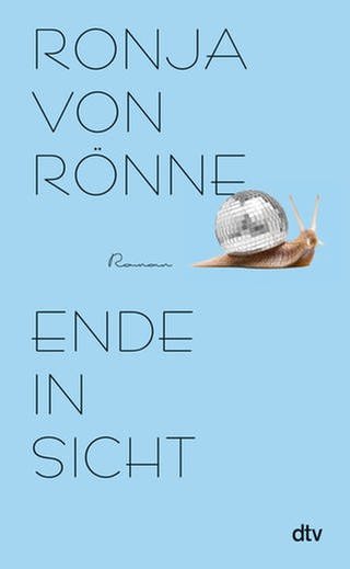 Die Schriftstellerin Ronja von Rönne und das Cover zu ihrem Roman "Ende in Sicht" (Foto: Pressestelle, dtv | Mehran Djojan)