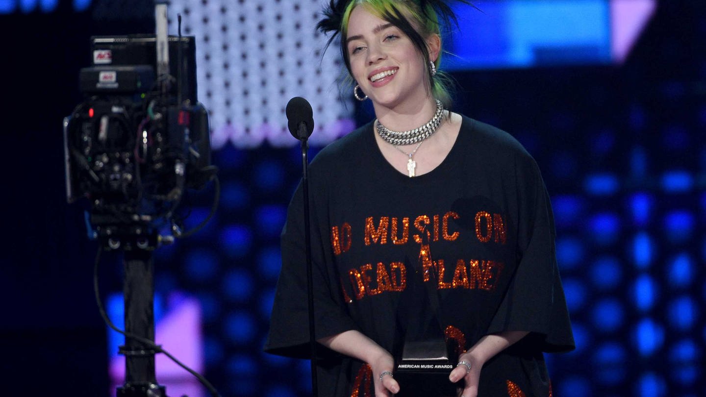 Billie Eilish accepts the award for new artist of the year at the American Music Award (Foto: picture-alliance / Reportdienste, Foto: Chris Pizzello)