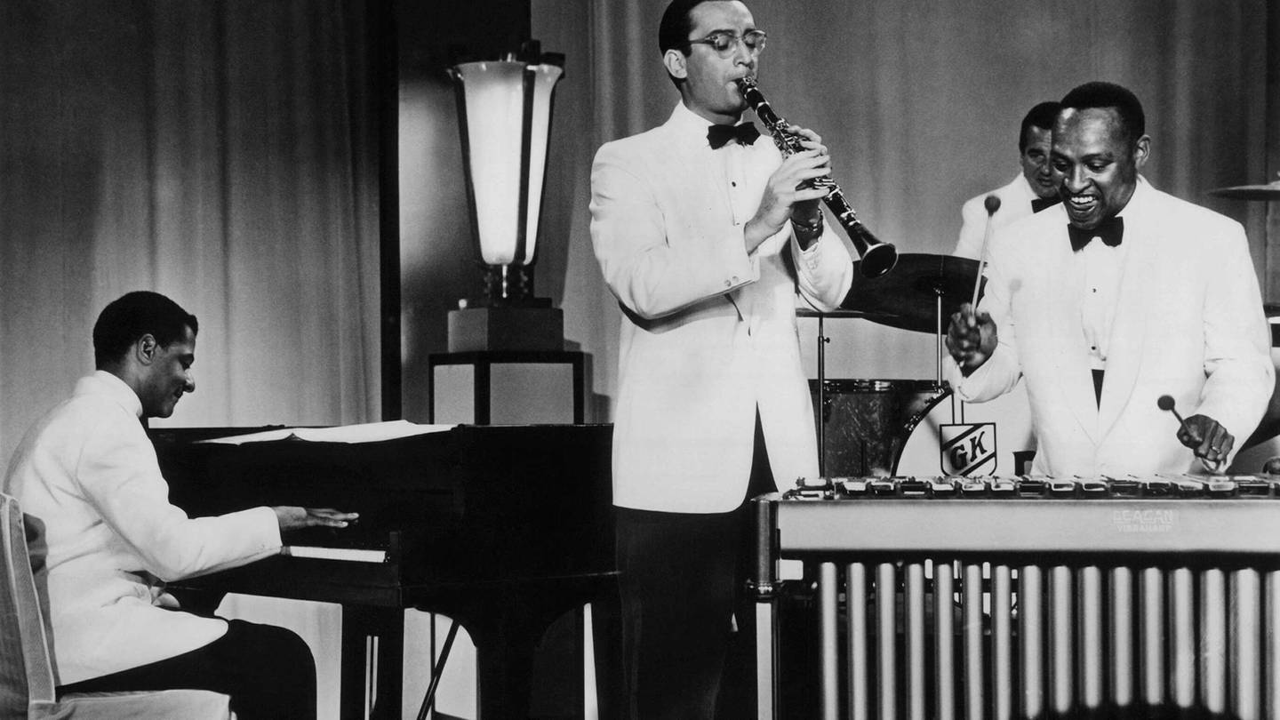 Der jüdische Bandleader Benny Goodman spielt mit dem schwarzen Vibraphonisten Lionel Hampton (Foto: IMAGO, Foto: Allstar; Maryx Evansx AFxArchive 12070975 editorial use only)