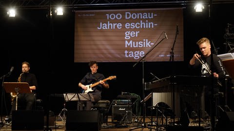 Das Ensemble Nikel mit Uraufführungen von Didem Coskunseven und Rebecca Saunders bei den Donaueschinger Musiktagen 2021. (Foto: SWR, Astrid Karger)