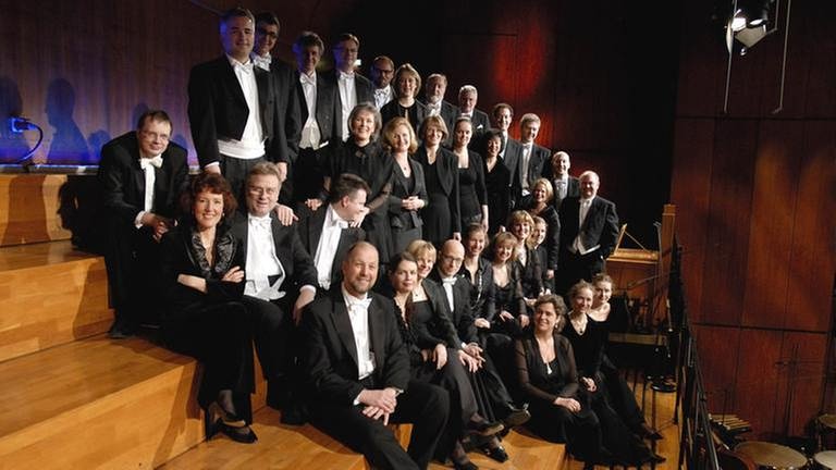 Mitglieder des SWR Vokalensembles Stuttgart  beim Konzert auf der Empore (Foto: SWR, SWR - Jacques Lévesque)