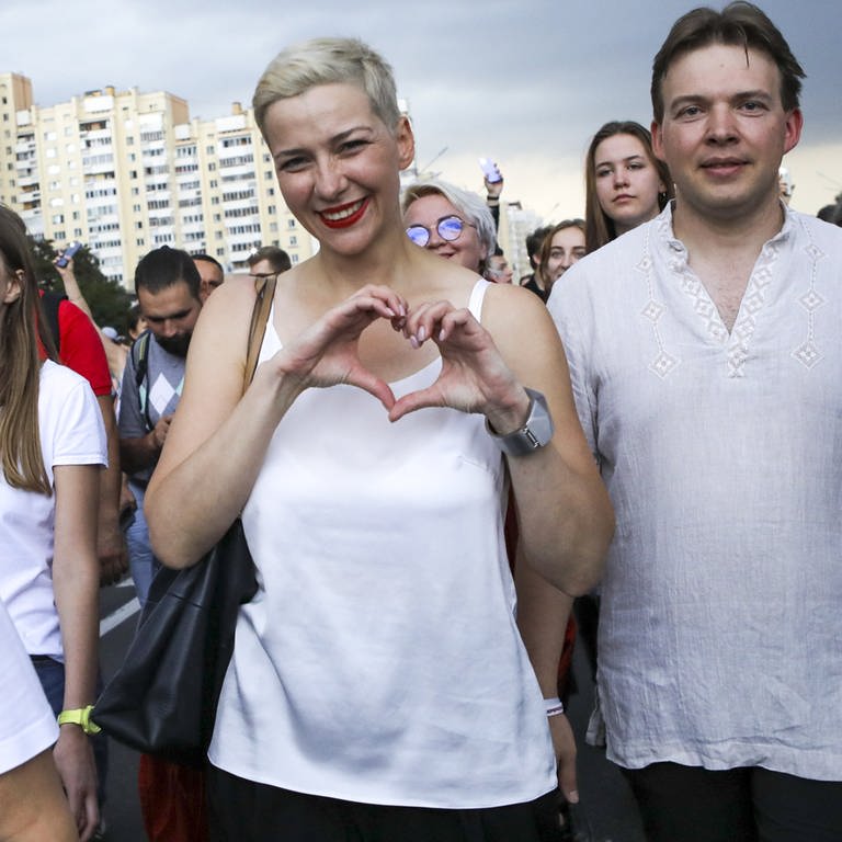 Maria Kolesnikowa (M) am 30. August in Minsk (Foto: picture-alliance / Reportdienste, Uncredited)