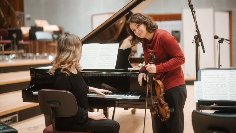 Polina Leschenko (Klavier) und Patricia Kopatchinskaja (Violine) (v.l.n.r.) (Foto: SWR, Ronny Zimmermann)
