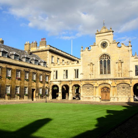 Hof und Gartenansicht des Peterhouse College - Cambridge (Foto: IMAGO, IMAGO / agefotostock)