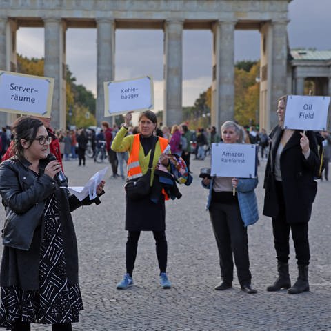 Demonstranten am Brandenburger Tor (Foto: Foto: Stefanie Kulisch)