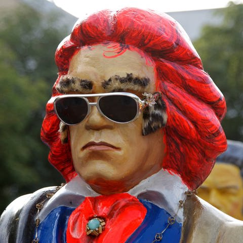 Beethovenfigur mit moderner Sonnenbrille (Foto: IMAGO, IMAGO / JOKER)