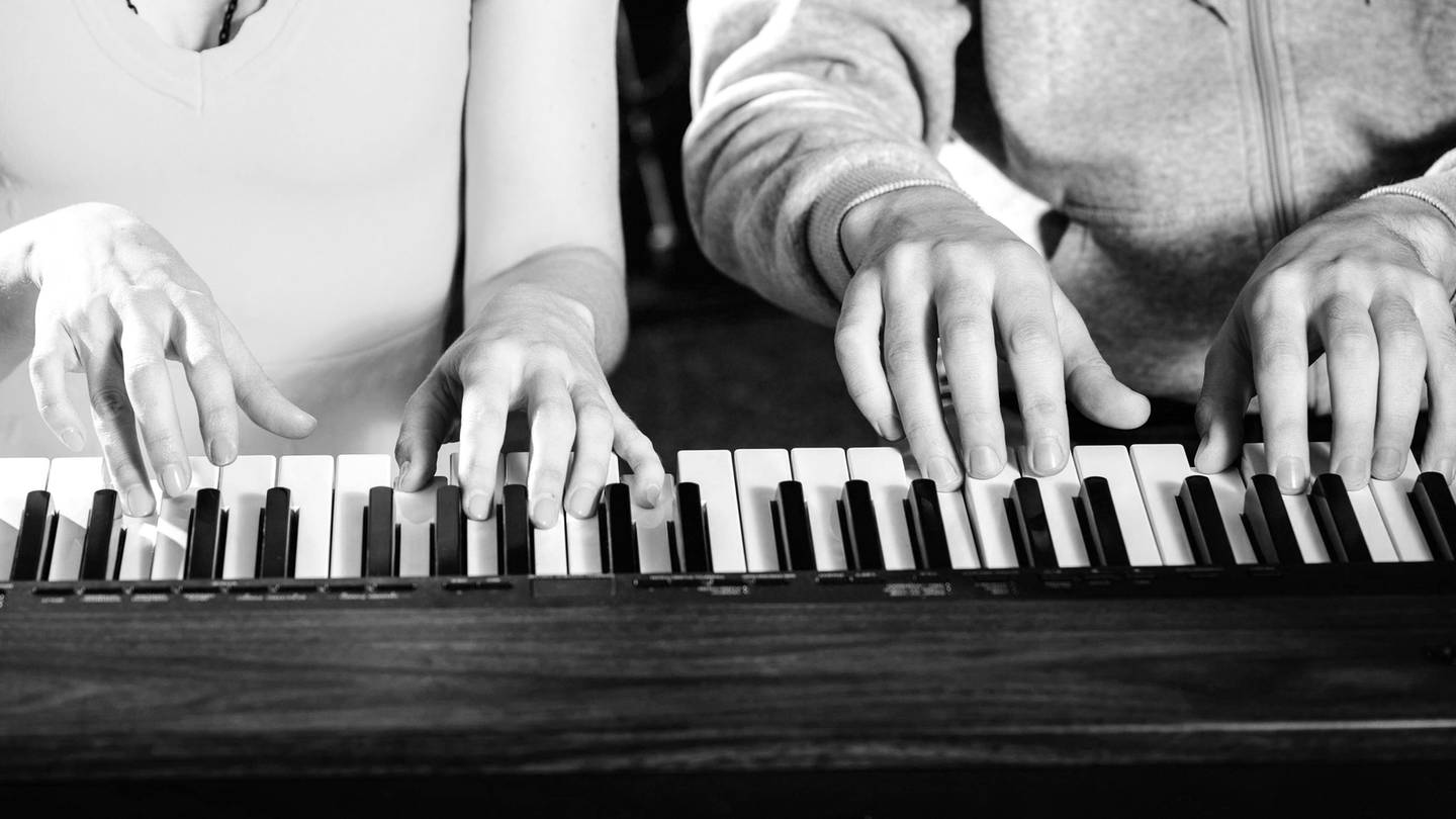 Klavier für vier Hände (Foto: IMAGO, Panthermedia)