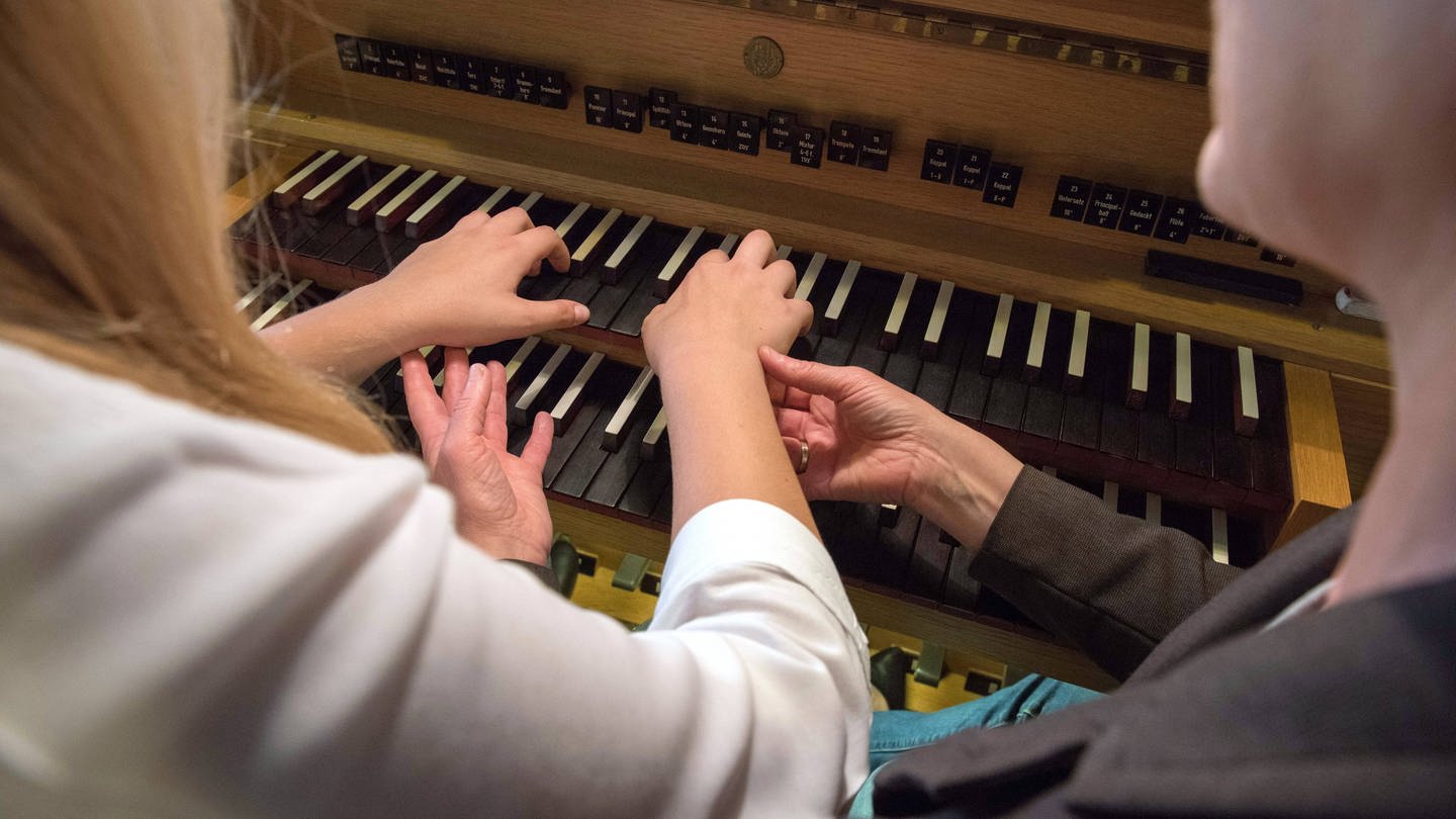 Symbolbild Unterricht an einer Orgel (Foto: IMAGO, Imago / epd-bildAndrea Enderlein)