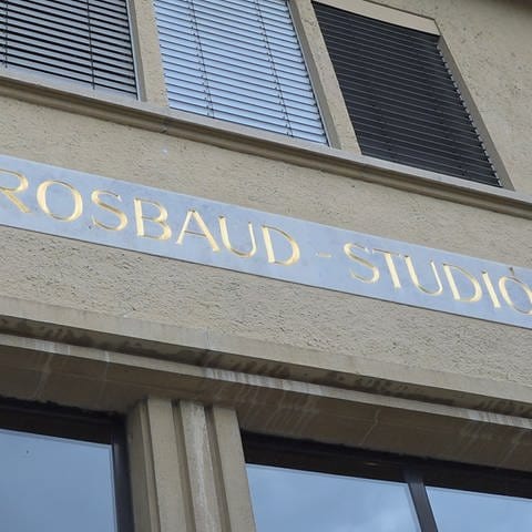 Schriftzug des Hans Rosbaud-Studios beim SWR Baden-Baden (Foto: SWR)