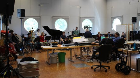 Vorproben im Experimentalstudio zum Benefiz-Konzert in der Freiburger Friedenskirche mit dem Ensemble Experimental  (Foto: SWR, Experimentalstudio)