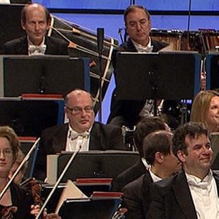 Dirigent mit Orchester (Foto: SWR, SWR -)