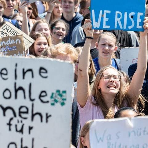 Demonstrantinnen und Demonstranten bei der Fridays for Future Demonstration am 24. Mai 2019 in München. (Foto: picture-alliance / Reportdienste, picture-alliance / Reportdienste - Foto: NurPhoto/Alexander Pohl)