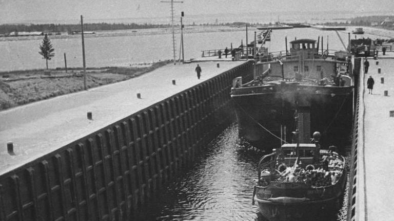 Passagier-Schiff im Weißmeerkanal 1956 (Foto: IMAGO, Imago/United Archives International -)