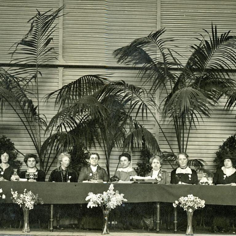 Internationaler Frauenkongress 1915 (Foto: Archiv der London School of Economics/LSE Library’s collections, WILPF/2011/9/1” -)