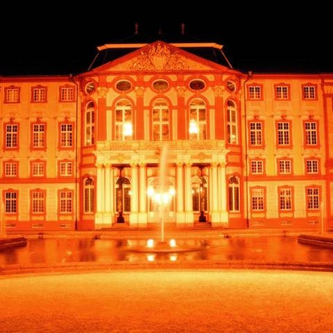 Angestrahltes Bruchsaler Schloss bei Dunkelheit (Foto: SWR, SWR - Jacques Lévesque)