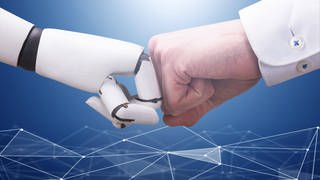 Kollege Algorithmus: Roboter und Mensch arbeiten künftig Hand in Hand (Foto: imago images, imago images / Panthermedia)