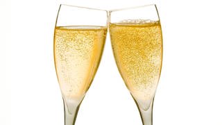 Champagner moussiert im Glas (Foto: imago images, imago/Panthermedia)