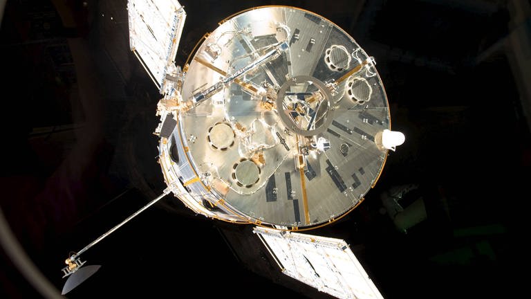 Das Weltraumteleskop "Hubble" von Bord des Spaceshuttles "Atlantis" aus gesehen  (Foto: IMAGO, imago images / ZUMA Press)