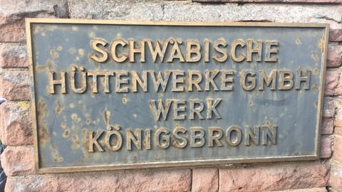Schwäbische Hüttenwerk Gmbh Werk Königsbronn (Schild an Steinmauer) (Foto: SWR, Christine Werner)