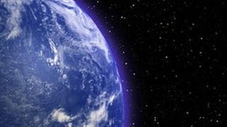 Weltall. Im Anschnitt der blaue Planet Erde. (Foto: Getty Images, Thinkstock -)