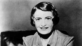 Die Autorin Ayn Rand (1905 - 1982) im Jahr 1957 (Foto: picture-alliance / Reportdienste, picture alliance / Everett Collection | CSU Archives/Everett Collection)