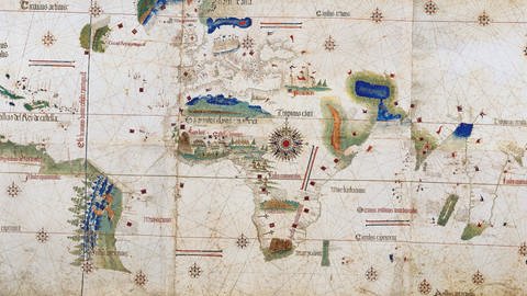 Weltkarte von 1502 mit dem afrikanischen Kontinent in der Mitte. Die Rivalität zwischen Spanien und Portugal um Handel und Eroberungen wurde durch 1494 im Vertrag von Tordesillas. Die blaue Linie links zeigt die päpstliche Abgrenzung des Territoriums: Spanien im Westen, Portugal im Osten. (Foto: IMAGO, IMAGO / United Archives International)