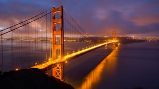 Golden Gate Bridge in der Dämmerung (Foto: picture-alliance / Reportdienste, picture alliance / robertharding | Stuart Black)