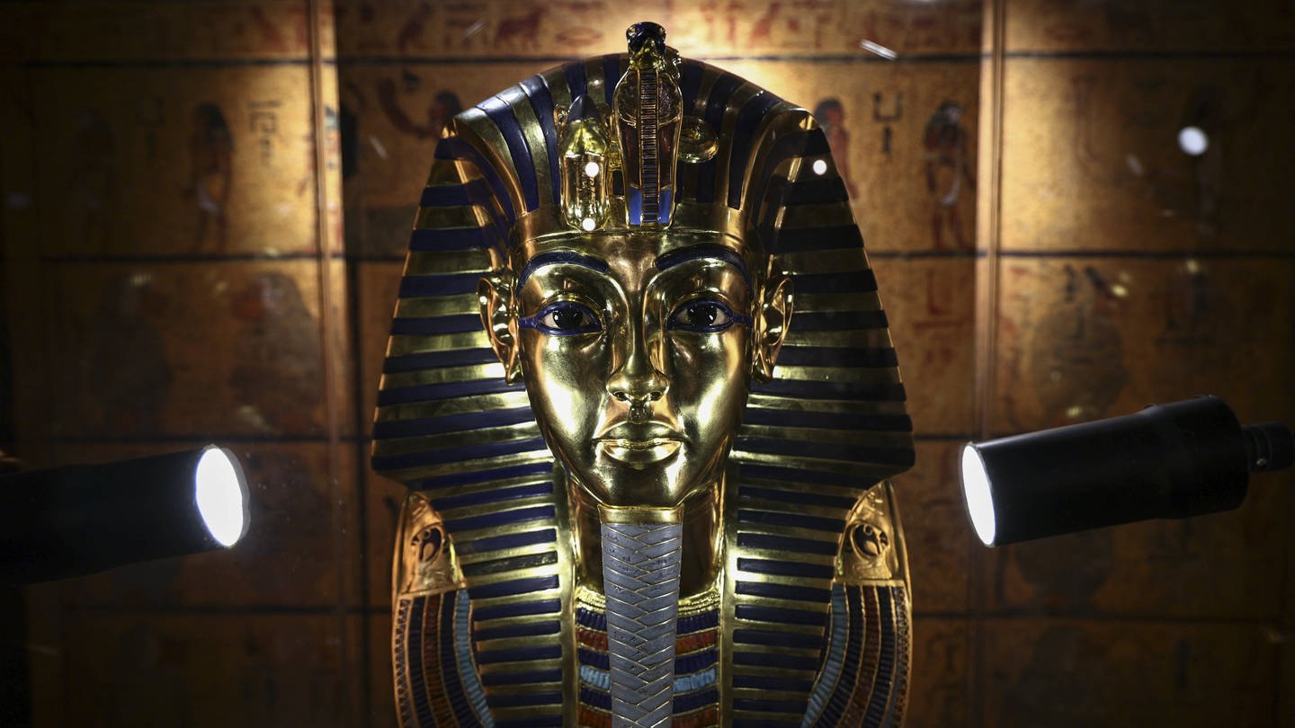 Eine Nachbildung der Maske des Pharaos Tutenchamun (Foto: IMAGO, IMAGO / ITAR-TASS)