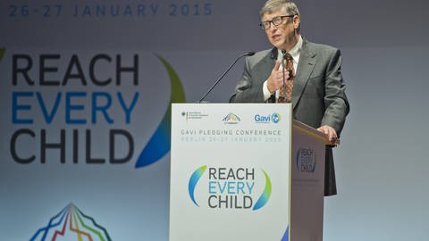 Bill Gates bei einer Rede auf der Gavi Pledging Conference. (Foto: imago images, imago images / photothek)