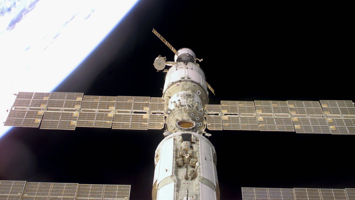 Ein Bild der ISS über der Erde