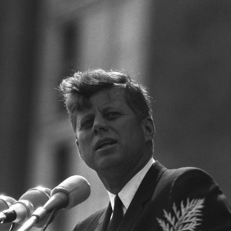 John F. Kennedy 1963 in Berlin "Ich bin einer Berliner" (Foto: IMAGO, imago stock&people)