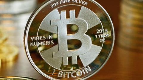 Bitcoin (Foto: SWR, dpa/picture-alliance - Jens Kalaene)