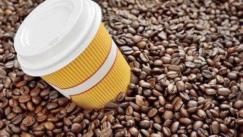 Kaffee to go Becher + Kaffeebohnen (Foto: Getty Images, Thinkstock -)