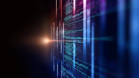 Ein Algorithmus in einem Computer, , im Hintergrund ein Licht und Schwärze. (Foto: Getty Images, Thinkstock -)