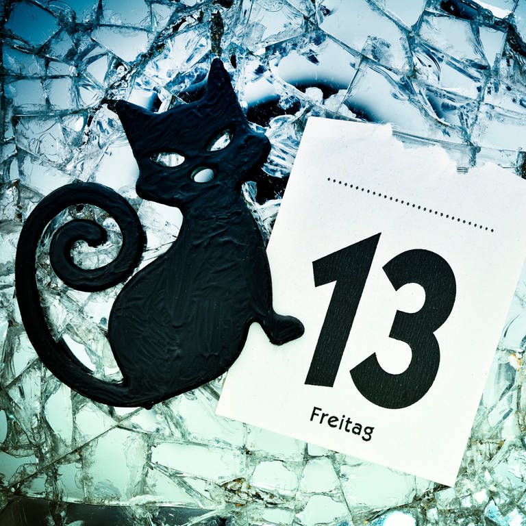 Freitag, der 13. Kein Datum, das mehr Unglück bringt als andere Tage. (Foto: IMAGO, imago images/Christian Ohde)