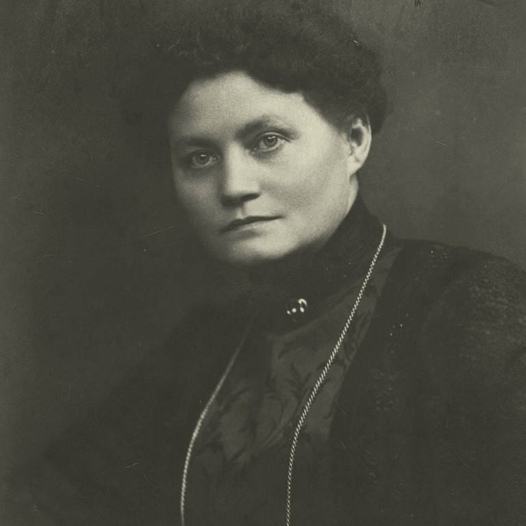 picture allianceakg-images (Foto: picture-alliance / Reportdienste, Hedwig Courths-Mahler. Porträtaufnahme der Schriftstellerin, 1910)