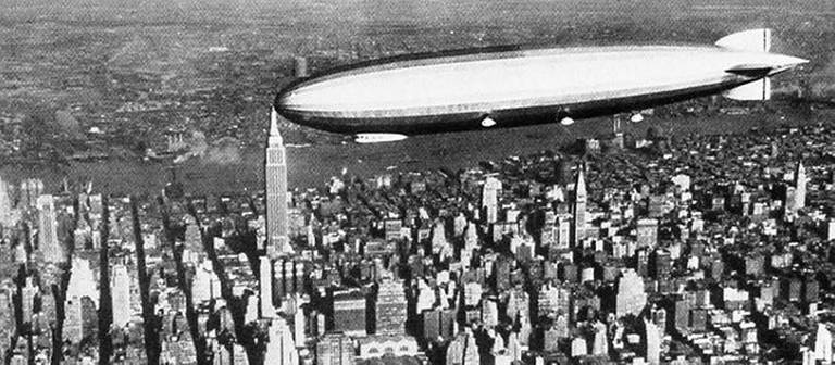 Ein Zeppelin schwebt über New York. (Foto: SWR, Zeppelin Museum - Archiv der Luftschiffbau Zeppelin GmbH)