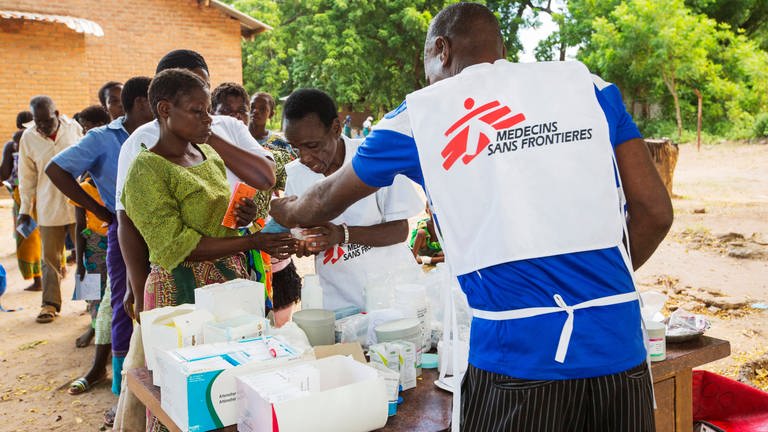 Hilfseinsatz der "Ärzte ohne Grenzen" 2015 in Malawi nach großen Überschwemmungen (Foto: IMAGO, IMAGO / Cavan Images)