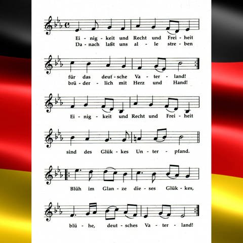 Notenblatt auf Deutschlandflagge: Einigkeit und Recht und Freiheit: Die deutsche Nationalhymne wird 2022 100 Jahre alt. Melodie und Text sind aber älter. (Foto: IMAGO, IMAGO / YAY Images | IMAGO / Schöning)