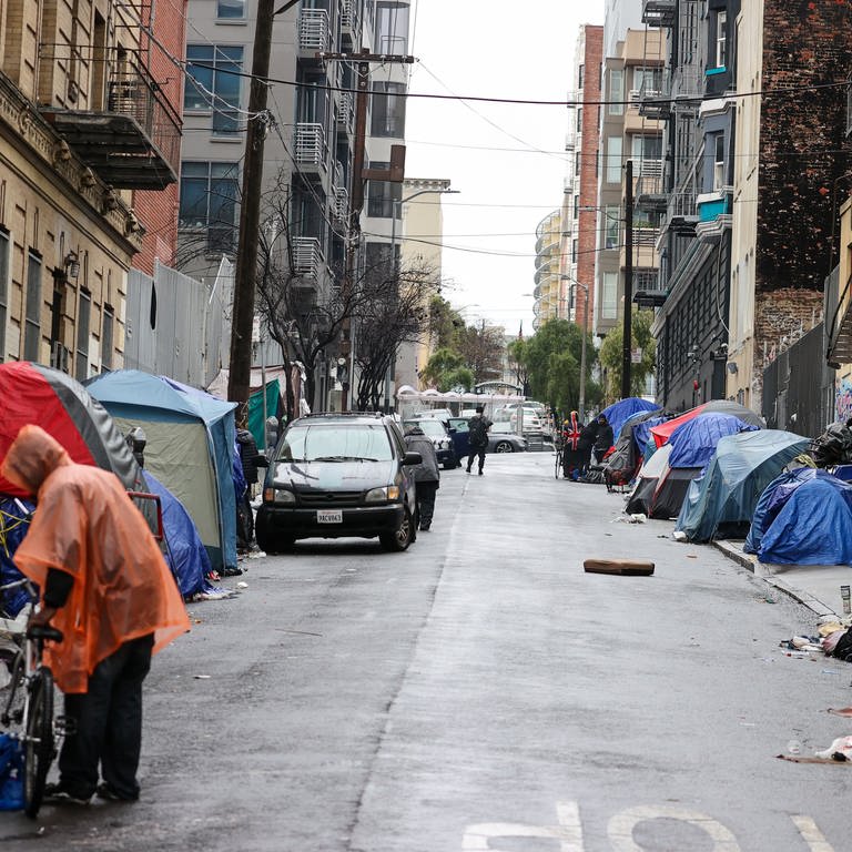 Zelte von Obdachlosen in der Polk Street in der Nähe der City Hall in San Francisco im Januar 2023 (Foto: picture-alliance / Reportdienste, picture alliance / AA | Tayfun Coskun)