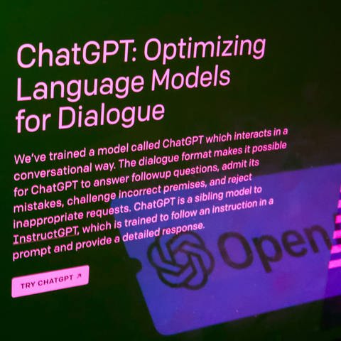 ChatGPT- Website: Wie sollen Hochschulen mit ChatGPT umgehen? Zwar hilft der Text-Bot beim Schummeln, die KI ist aber auch Lerntool und hilft in Lehre und Forschung. (Foto: IMAGO, IMAGO / NurPhoto)