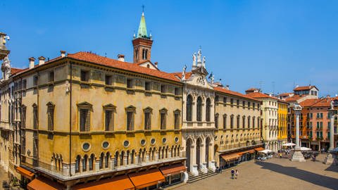 Palazzo del Monte di Pietà: Das Gebäude wurde von der Gemeinde Vicenza geschaffen und am 12. Juni 1486 mit der gleichzeitigen Einrichtung eines Pfandhauses in der Kirche San Vincenzo, das seitdem Eigentum des Monte ist, offiziell eröffnet. (Foto: IMAGO, IMAGO / imagebroker)