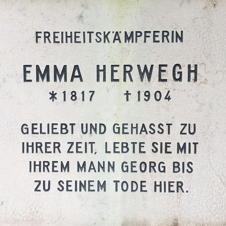 Gedenktafel für Emma Herwegh an ihrem ehemaligen Wohnhaus in Baden-Baden, Sophienstraße 21 (Foto: SWR, Candy Sauer)